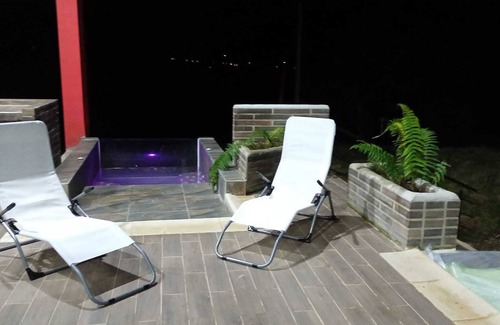 La Chapa House | Chalet en el Campo muy Discreto con Jakuzzi a Temperatura Termal y Piscina Fría