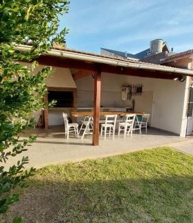 Miramar House | Chalet en Miramar (Calle 35 n°1043)