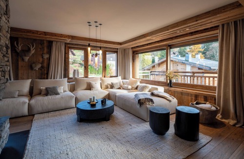 La Clusaz Ski Chalet | Chalet 'Enigma' with Private Terrace, Wi-Fi and Air Conditioning