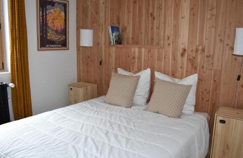 Pralognan-la-Vanoise Ski Chalet | Chalet ensoleillé avec balcon et poêle à bois - FR-1-464-163