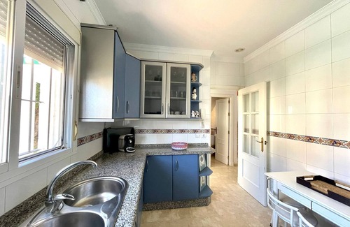 Chiclana de la Frontera Ski Chalet | Chalet Edén Azul, fly screens and air-con