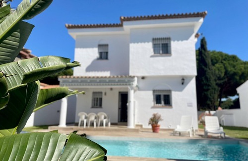 Chiclana de la Frontera Ski Chalet | Chalet Edén Azul, fly screens and air-con