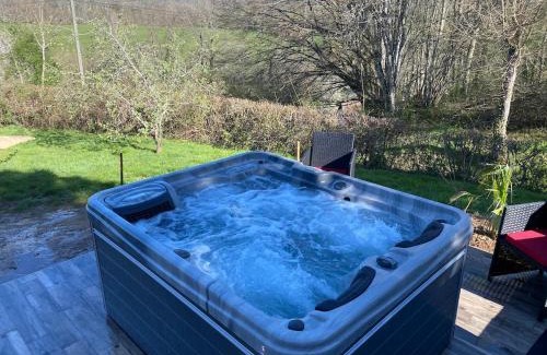 Balleray Ski Chalet | Chalet et jacuzzi au coeur du Nivernais