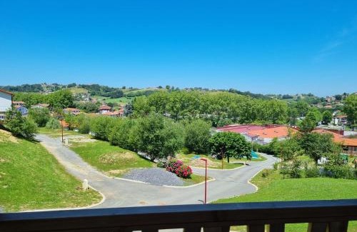 Hasparren Apartment | Chalet Etxean, de 1 à 6 personnes avec Barbecue, Parking et Piscine