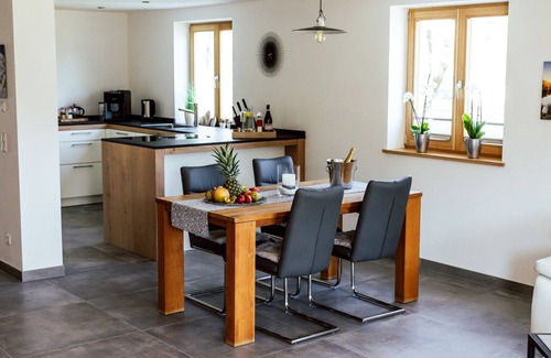 Sonnenbichl Ski Chalet | Chalet 'Falkenstein' with Mountain View, Private Terrace and Wi-Fi