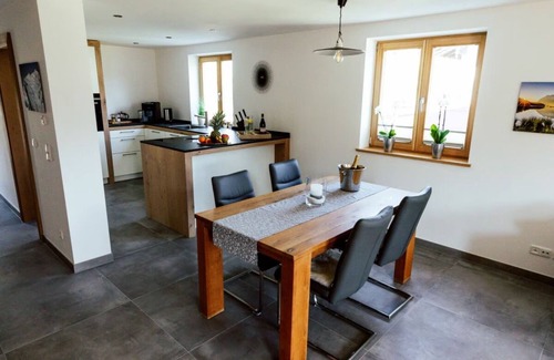 Sonnenbichl Ski Chalet | Chalet 'Falkenstein' with Mountain View, Private Terrace and Wi-Fi