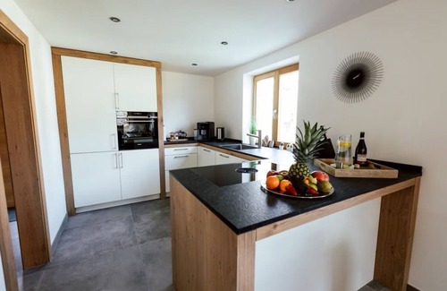 Sonnenbichl Ski Chalet | Chalet 'Falkenstein' with Mountain View, Private Terrace and Wi-Fi