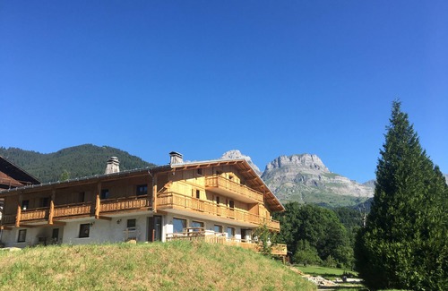 Cordon Ski Chalet | Chalet facing Mont Blanc for 45 people ideal for large groups