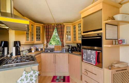 Wiesmoor Ski Chalet | Chalet 'Ferienwohung Biene' with Shared Garden and Wi-Fi