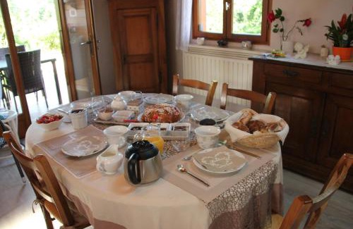 Saint-Martin-Bellevue House | Chalet Fleuri