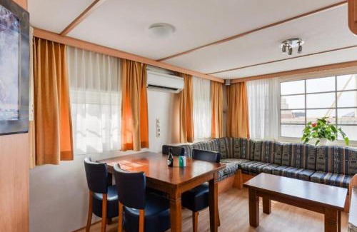 Zandvoort Ski Chalet | CHALET FOR 2 AT THE BEACH