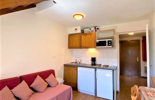 La Joue du Loup Ski Chalet | Chalet for 8 with terrace, ski storage, free parking, pets allowed