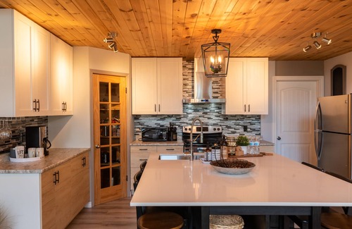 Kenora Cabin | Chalet for summer stays~ Next To Rushing River Park, Kenora ~ Includes Kayaks!