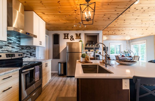 Kenora Cabin | Chalet for summer stays~ Next To Rushing River Park, Kenora ~ Includes Kayaks!