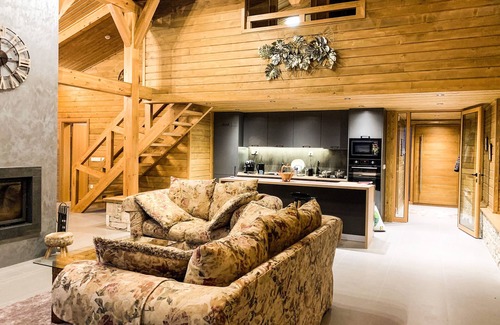 Razlog Ski Chalet | Chalet for up to 10 people with sauna nestled in the valley of 3 mountains