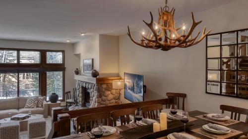 Highlands Townhomes House | Chalet Fortessa