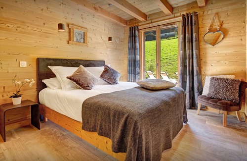 Les Villards-sur-Thones Ski Chalet | Chalet Le Kitz - unique holiday for 12 peaceful setting, spa - OVO Network
