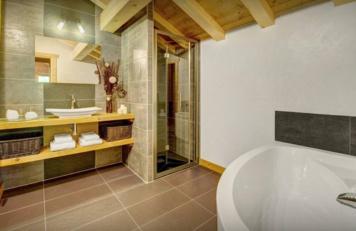 Les Villards-sur-Thones Ski Chalet | Chalet Le Kitz - unique holiday for 12 peaceful setting, spa - OVO Network