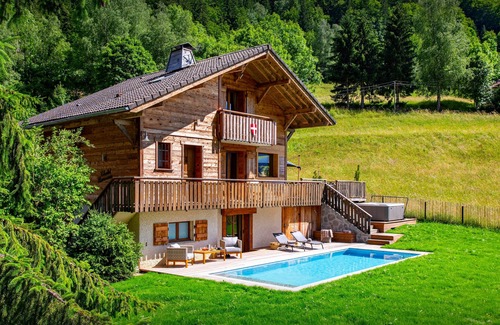 Les Villards-sur-Thones Ski Chalet | Chalet Bonnevie - family home for 10, spa & mountain views - OVO Network