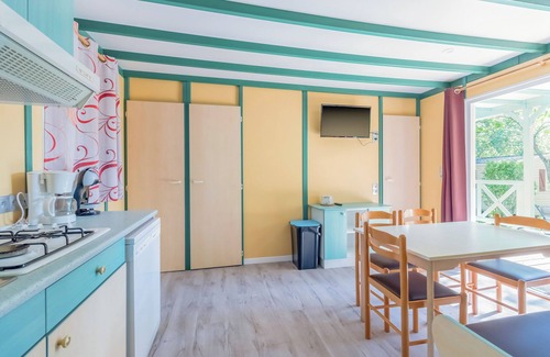 Saint-Martial-de-Nabirat Ski Chalet | Chalet 'Cottage 6 Personnes' with Shared Pool, Wi-Fi and Air Conditioning