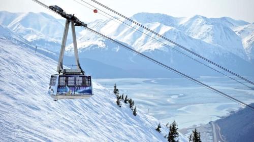 Alyeska House | Chalet Gallery - Enjoy Two Units with this Chalet in the Heart of Alyeska - Walk almost anywhere!