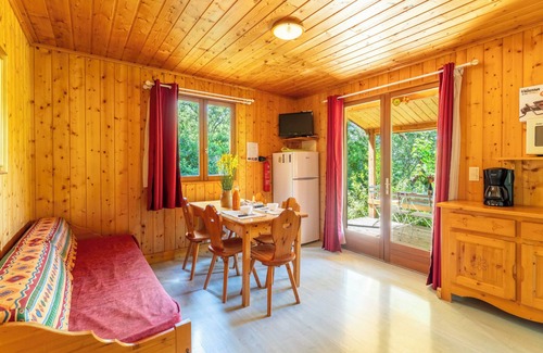 Mirabel-aux-Baronnies Ski Chalet | Chalet 'Gite Serpolet' with Shared Pool, Private Terrace and Wi-Fi