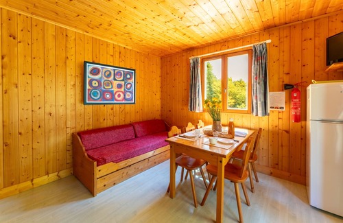 Mirabel-aux-Baronnies Ski Chalet | Chalet 'Gite Serpolet' with Shared Pool, Private Terrace and Wi-Fi