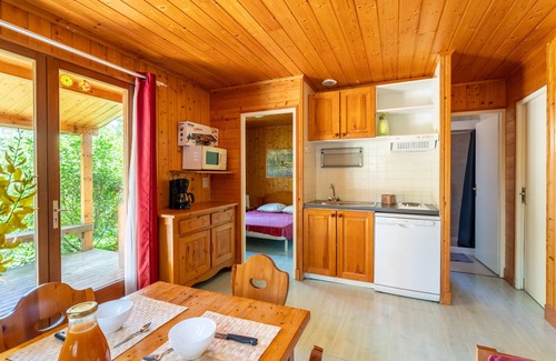 Mirabel-aux-Baronnies Ski Chalet | Chalet 'Gite Serpolet' with Shared Pool, Private Terrace and Wi-Fi