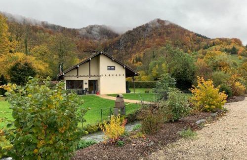 Nans-sous-Sainte-Anne House | Chalet gite l'Arcange 3 chambres au calme Franche Comte bord de riviere peche sur place
