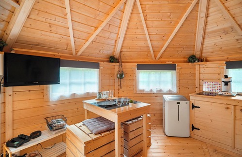 Sables-d'Or-les-Pins Ski Chalet | Chalet 'Gite Petite Chaumière Kota Finland' with Private Terrace, Garden and Air Conditioning