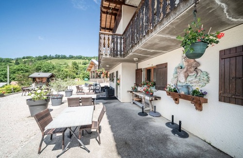 Bernex Ski Chalet | Chalet "Gîtes Le Titlis" with Mountain View, Private Pool & Wi-Fi