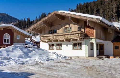 Muhlbach im Pinzgau Apartment | Chalet in Bramberg near Ski Slopes