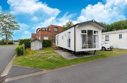 Vlissegem Ski Chalet | Chalet in De Haan near Sandy Beaches
