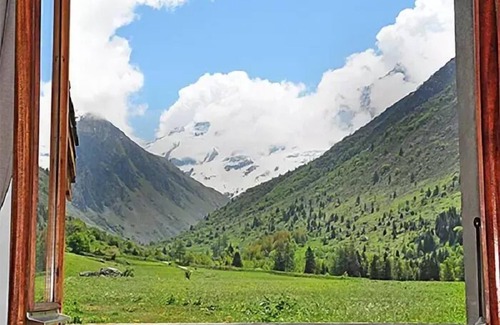 Champagny-en-Vanoise Ski Chalet | Chalet in the Heart of La Vanoise - 4 Room Chalet 7 People