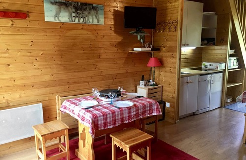 Risoul Ski Chalet | Chalet in front of the slopes at RISOUL 1850