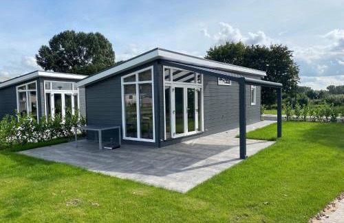 Lathum Ski Chalet | Chalet in Gelderland with Spacious Garden