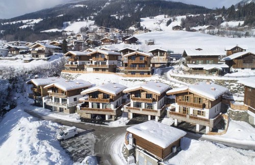 Schonbach Ski Chalet | Chalet in in Neukirchen near Wildkogel Ski Arena