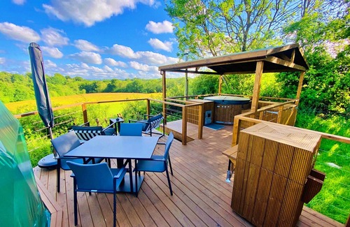 Chiddingstone Hoath House | Chalet in Kent with Hot Tub & Countryside Views