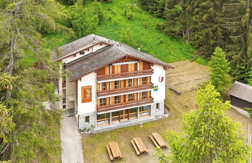 Les Mayens-de-Sion Ski Chalet | Chalet in Les Agettes with balcony