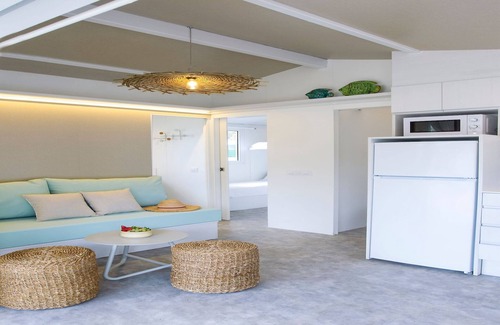 Tamarit House | Chalet in Spain with Covered Veranda
