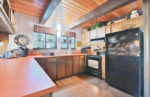 Hathaway Pines Ski Chalet | Chalet in Stanislaus National Forrest near Murphys w/privacy and canyon views