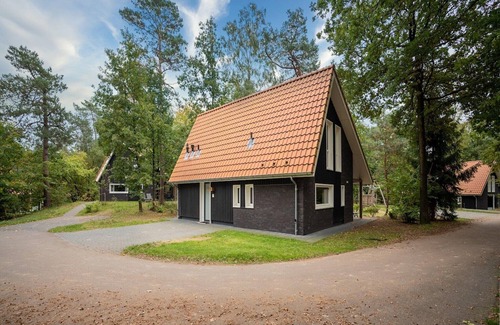 Beekbergen-Zuid Ski Chalet | Chalet in Valthe near Emmen Zoo