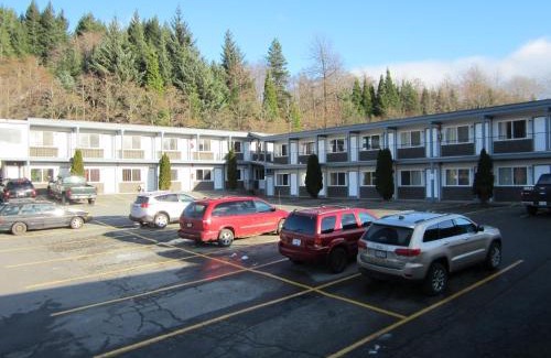 Kitimat Hotel | Chalet Inn