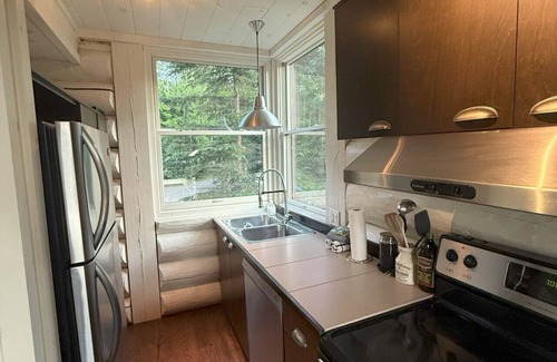 Lac Superieur Village Ski Chalet | 🏡 Chalet Inukshuk – Luxury Log Cabin with Spa, Lake View & Club Access near Mont-Tremblant