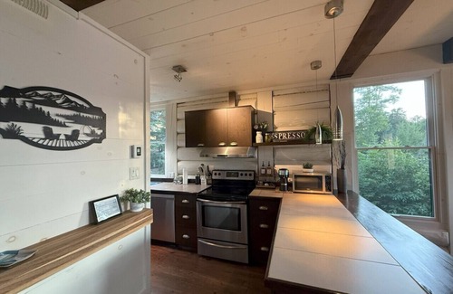 Lac Superieur Village Ski Chalet | 🏡 Chalet Inukshuk – Luxury Log Cabin with Spa, Lake View & Club Access near Mont-Tremblant