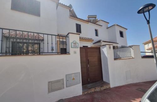Torrox Costa House | CHALET ISLA IBIZA - CASA ADOSADA 5 DORMITORIOS CON TERRAZA by Hi Nerja Real Estate
