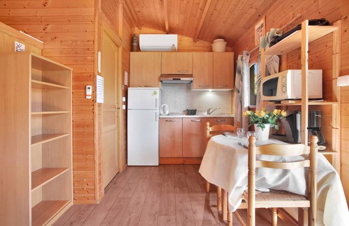 Roquebrune-sur-Argens Ski Chalet | Chalet 'Joli' with Private Terrace, Wi-Fi and Air Conditioning