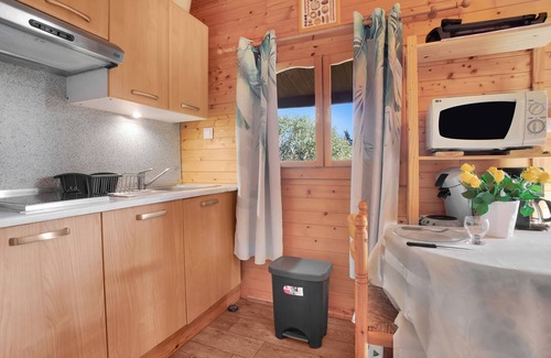 Roquebrune-sur-Argens Ski Chalet | Chalet 'Joli' with Private Terrace, Wi-Fi and Air Conditioning