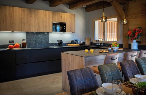 Chatel Ski Chalet | Chalet La Cachette - relaxing stay 10p hot tub and sauna - OVO Network
