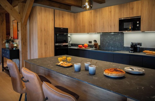Chatel Ski Chalet | Chalet La Cachette - relaxing stay 10p hot tub and sauna - OVO Network